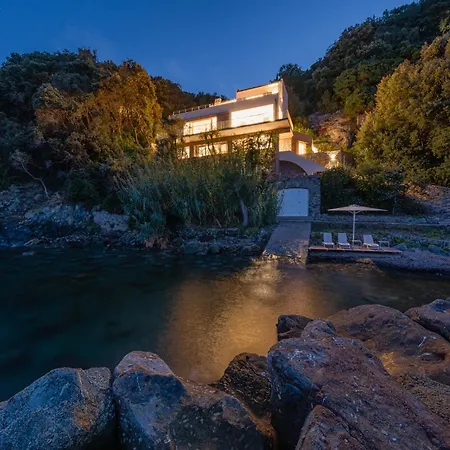 Escalina With Private And A/c *