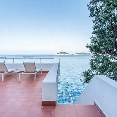 Escalina With Private Beach And A/c *