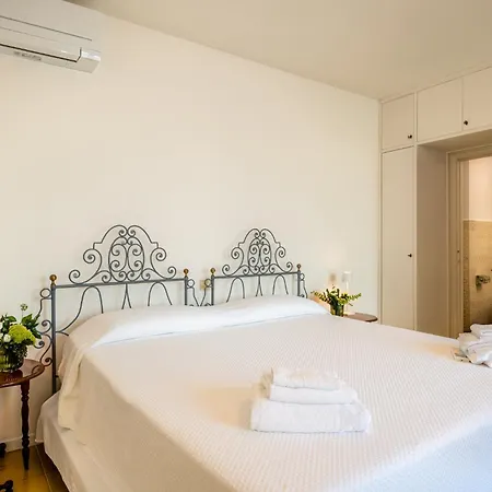 Escalina With Private Beach And A/c *