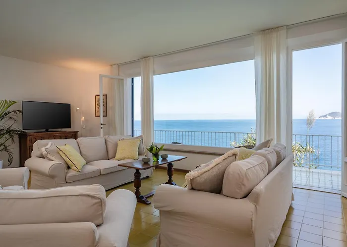 Escalina With Private And A/c 빌라