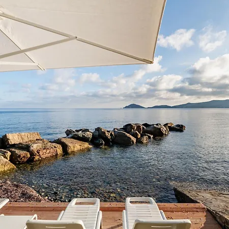 Escalina With Private And A/c Villa