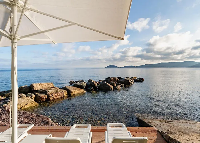 Escalina With Private And A/c Villa