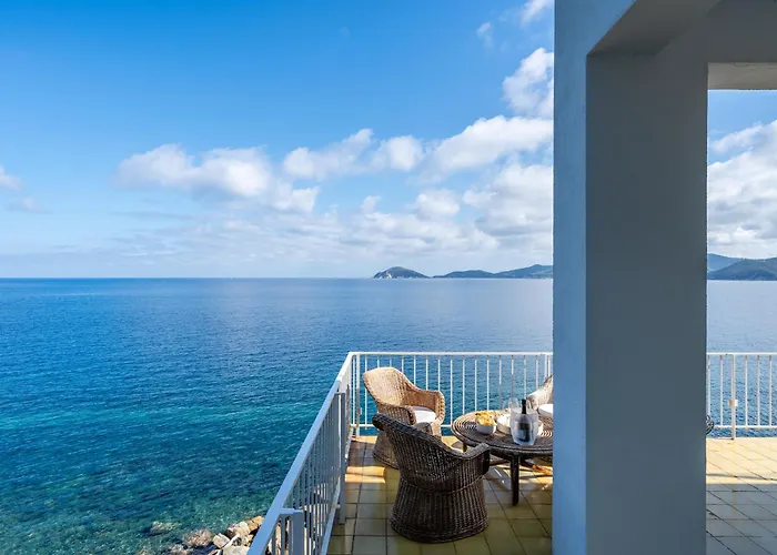 Escalina With Private And A/c Villa *