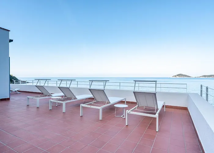 Escalina With Private And A/c Villa