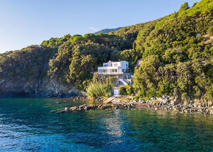 Villa Escalina With Private And A/c